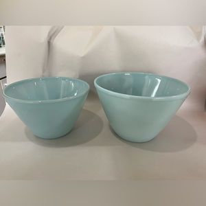 Set of 2 vintage Fire King delphite splash proof mixing bowls